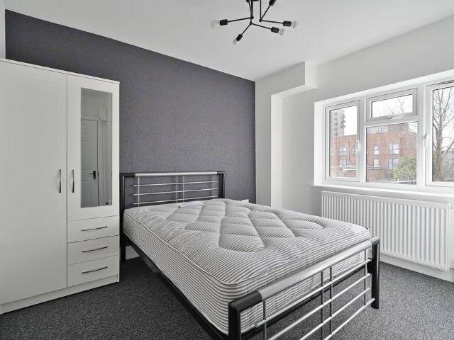 Flat for rent in Holywell Estate, North Watford