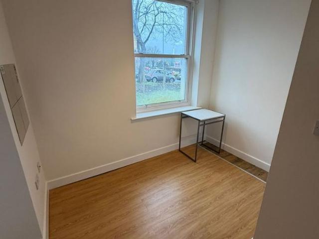 Studio for rent in Highfields, Huddersfield