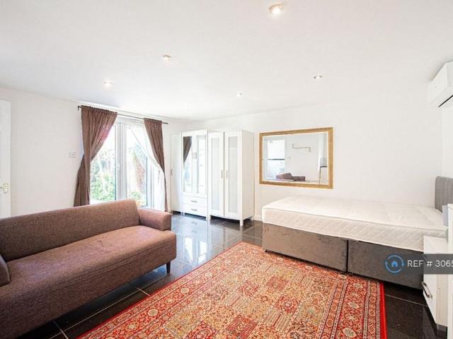 Studio for rent in Windermere Court, Greater London