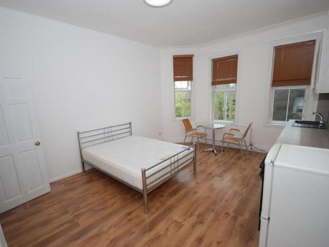 Studio for rent in Milverton, Green Close