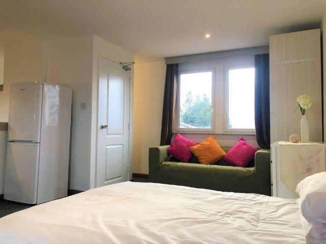 Studio for rent in Canley, West Midlands