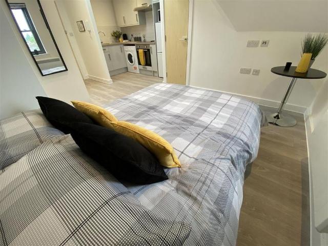 Studio for rent in St. Mildred's, The Bridge