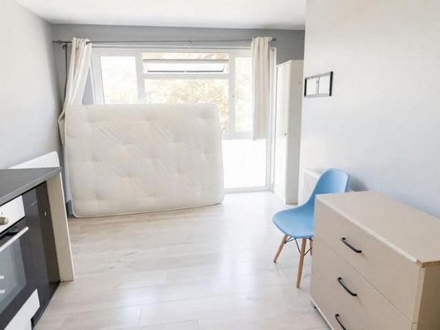 Studio for rent in Maidenhead