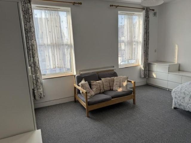 Studio for rent in London Borough of Hounslow, Osterley