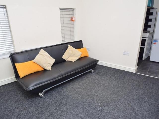 Studio for rent in Hanley, Stoke-on-Trent