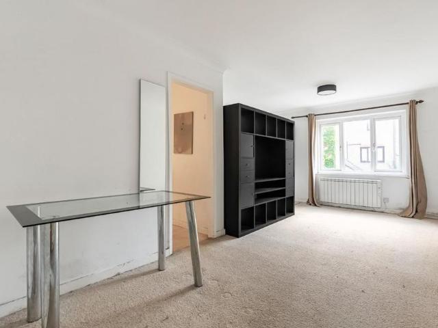 Studio for rent in Lower Hurlingham, Greater London