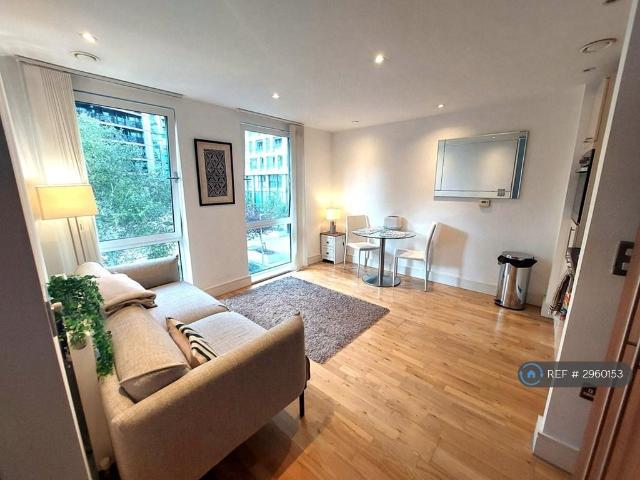Flat for rent in Isle Of Dogs, Greater London