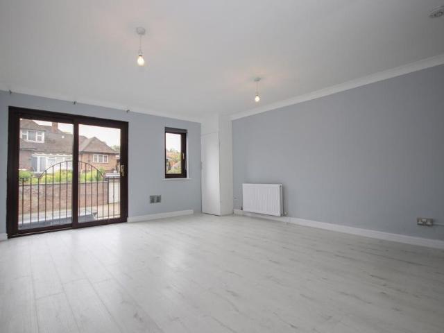 Studio for rent in Luton, Chatham