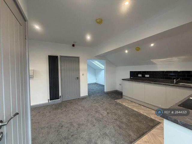 Studio for rent in Loundsley Green, East Midlands