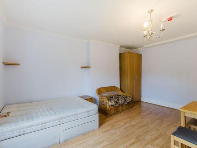 Studio for rent in Swiss Cottage, Greater London