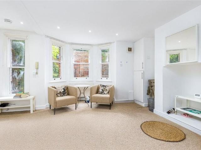 Studio for rent in The Slade, Oxfordshire