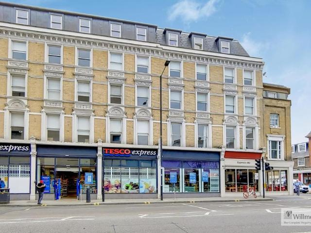 Flat for rent in West Kensington, Greater London