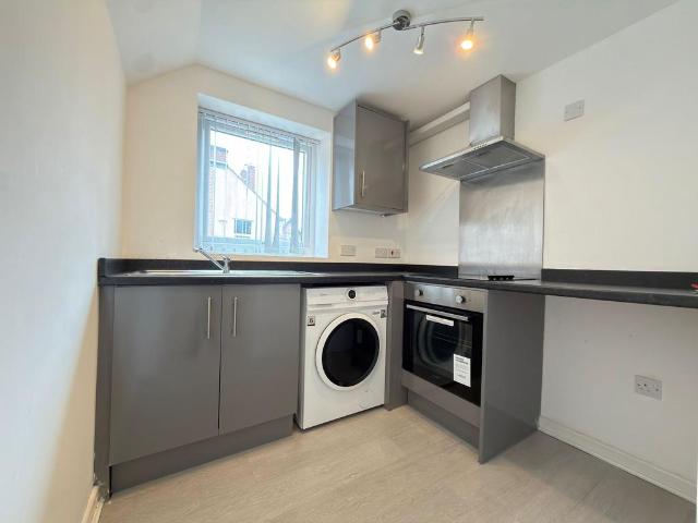 Flat for rent in West End, Old Wharf