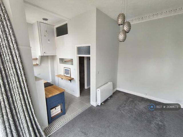 Studio for rent in East Cliff, Acol
