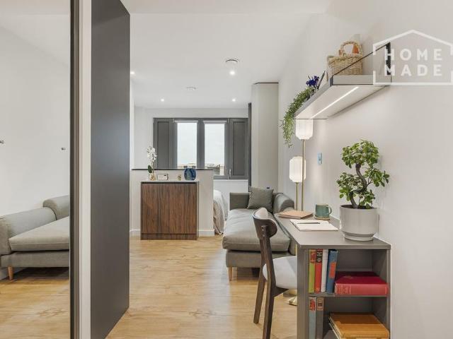Studio for rent in London Borough of Ealing, Greater London