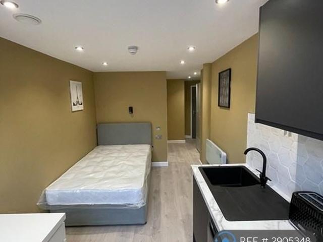 Studio for rent in St Ann's, Haddon