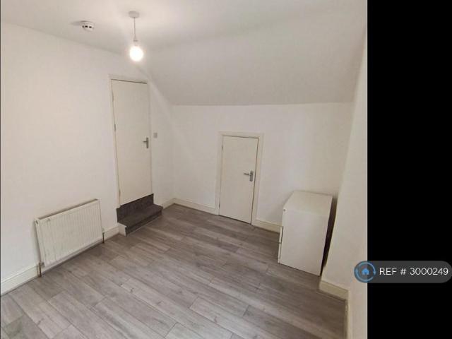 Flat for rent in Shortlands, Greater London