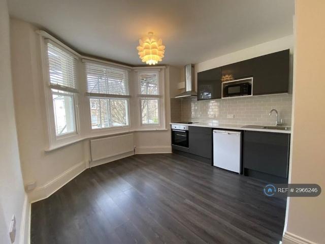 Studio for rent in Aldrington