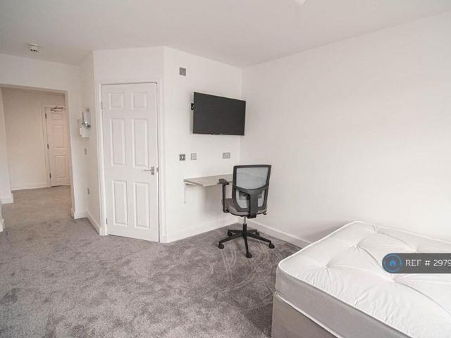Studio for rent in Hyde Park, South Yorkshire