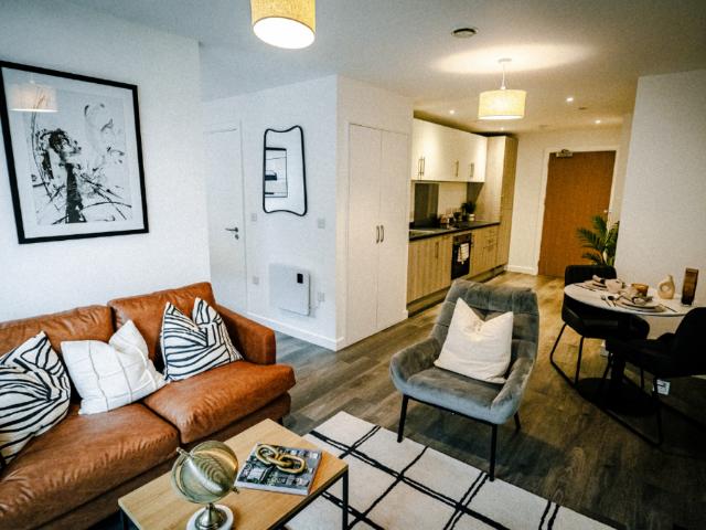 Flat for rent in Burnedge, Greater Manchester