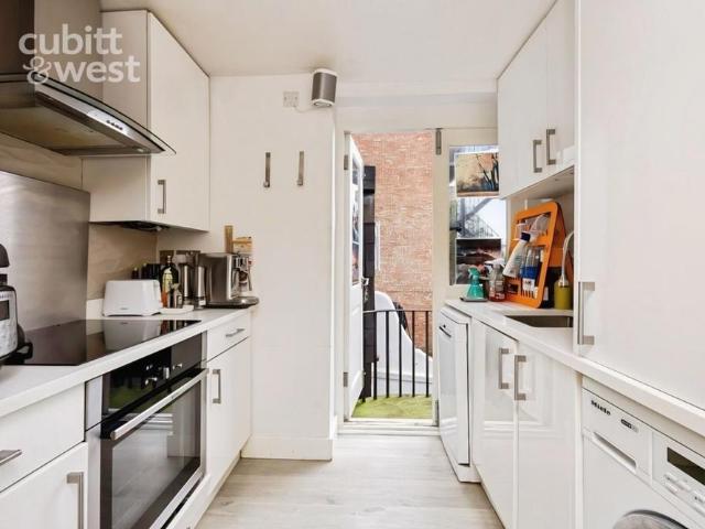 Studio for rent in Round Hill, Brighton & Hove
