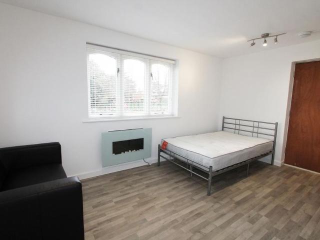 Studio for rent in Cliff Hill, Green Close