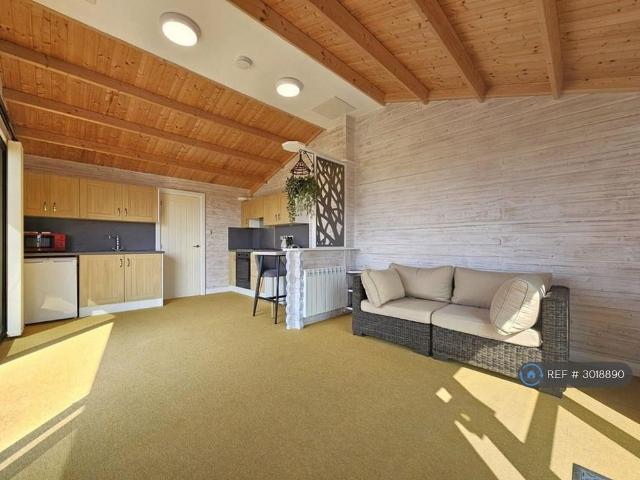 Studio for rent in Earls Barton
