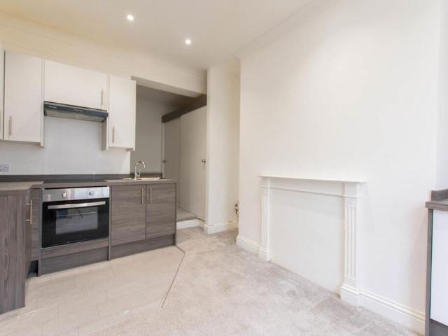 Studio for rent in Ewens Farm, Golden Valley