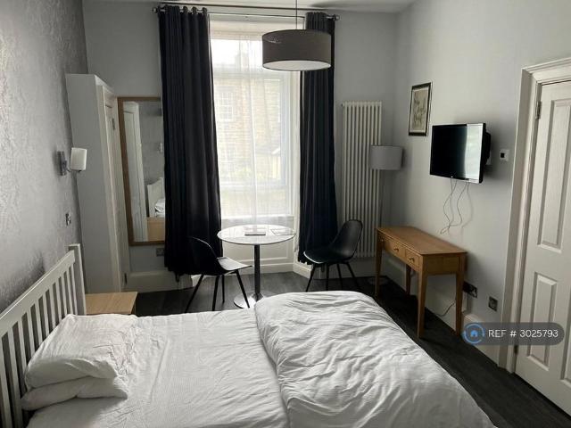 Studio for rent in St Leonards, City of Edinburgh