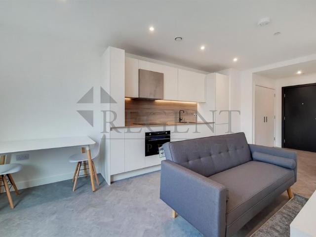Flat for rent in Bromley-by-Bow, Poplar Grove