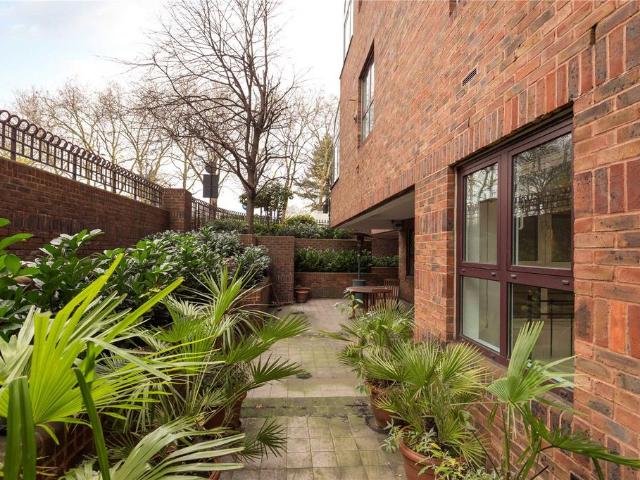 Flat for rent in St. John's Wood, Greater London