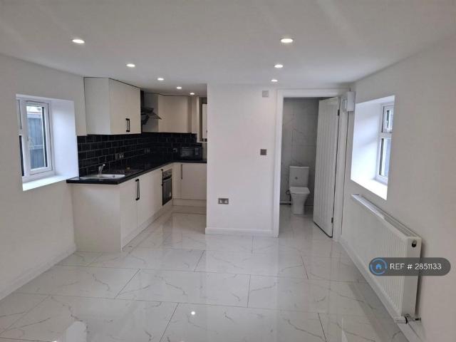 Flat for rent in Westcourt, Hamerton