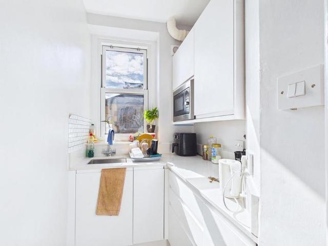 Studio for rent in Clevedon, North Somerset