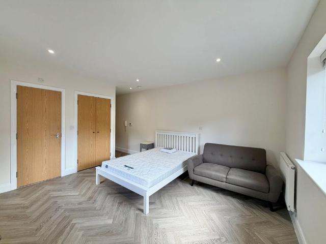 Studio for rent in Woodley