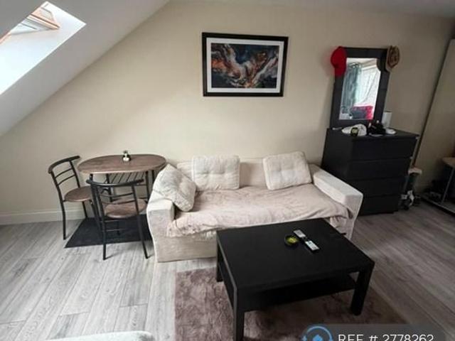 Studio for rent in Gants Hill, Greater London