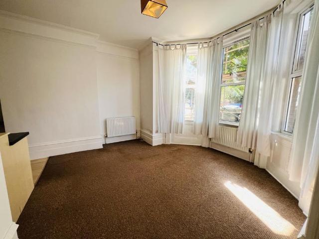 Studio for rent in Eastbourne, East Sussex