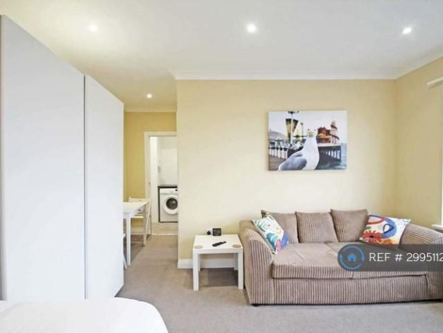 Studio for rent in Aldrington