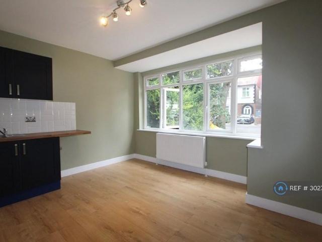 Studio for rent in Beddington, Greater London