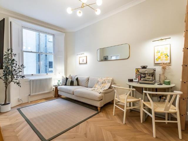 Flat for rent in South Kensington, Isle Of Man