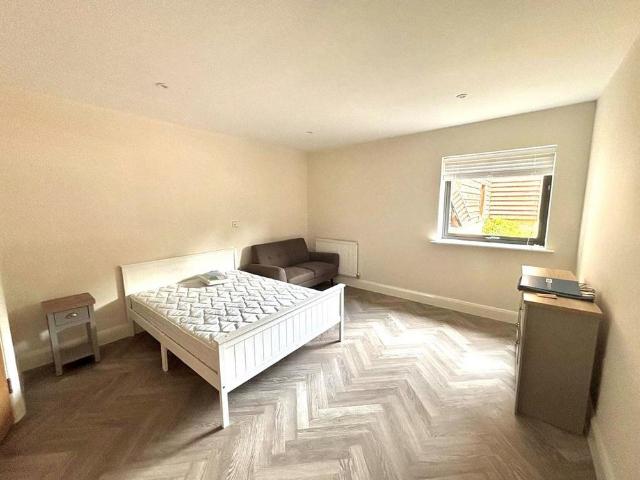 Studio for rent in Milton Keynes