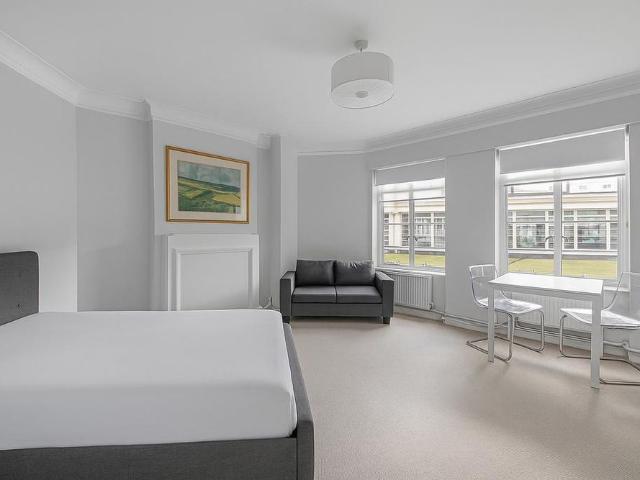 Studio for rent in Westminster, Victoria
