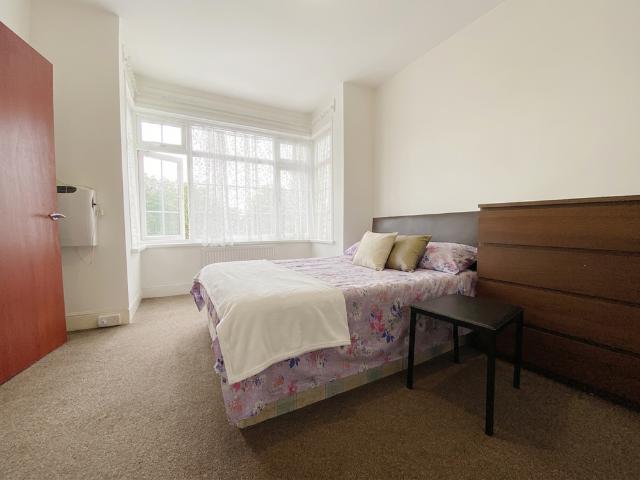 Studio for rent in London Borough of Hounslow, Heston
