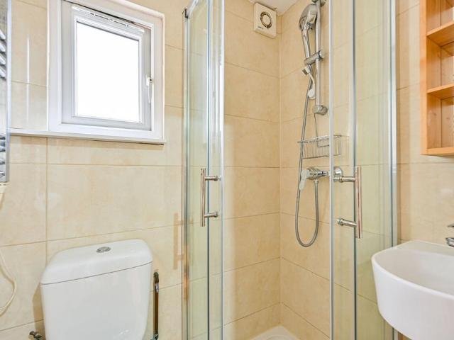 Flat for rent in Brompton, Greater London