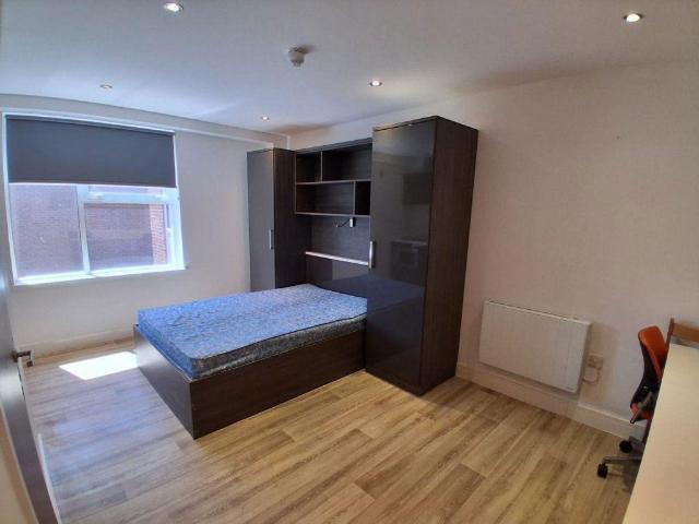 Flat for rent in The Polygon, City Of Southampton