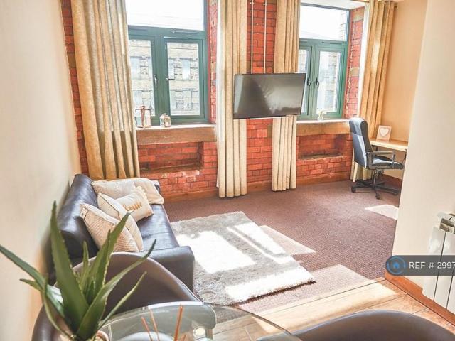 Studio for rent in Great Horton, West Yorkshire