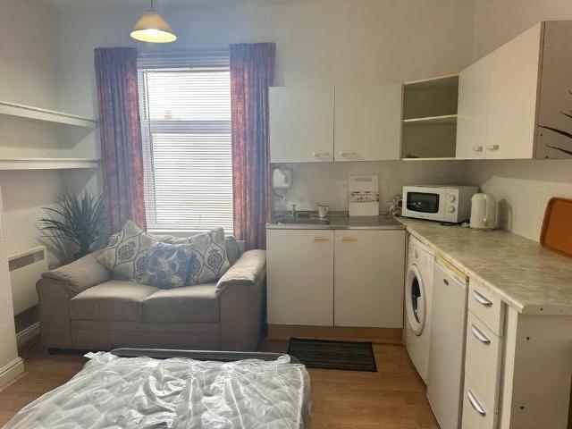 Studio for rent in Chilvers Coton, Camp Hill