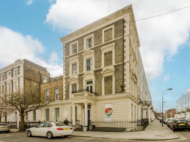 Flat for rent in West Kensington, Greater London