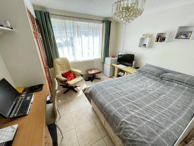Studio for rent in Spring Park, Luton