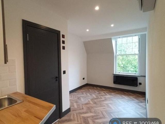 Flat for rent in Balham, Greater London