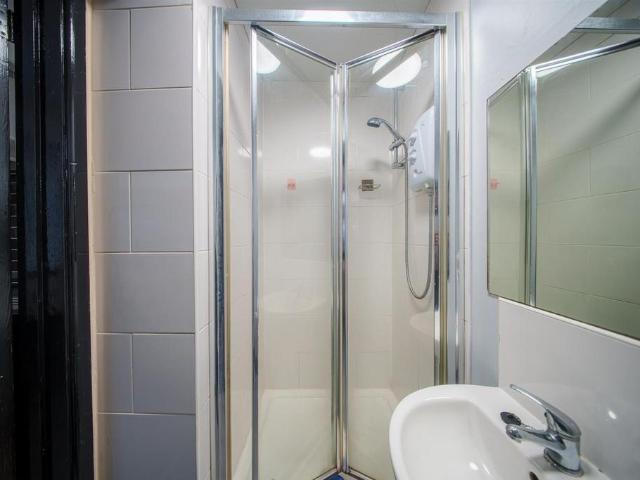 Flat for rent in Spon End, West Midlands